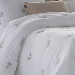 COLCHA BOUTI MODELO AMALIA DE FUNDECO