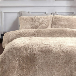 Edredón de pelo rabbit y flanel tacto seda modelo Noursila de Pielsa de venta online!