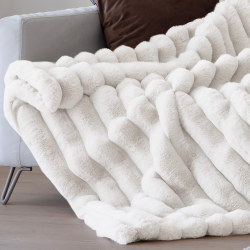 Manta plaid Antilo Bayron para sofá o cama, de venta online en Almacenes Julián Sánchez.