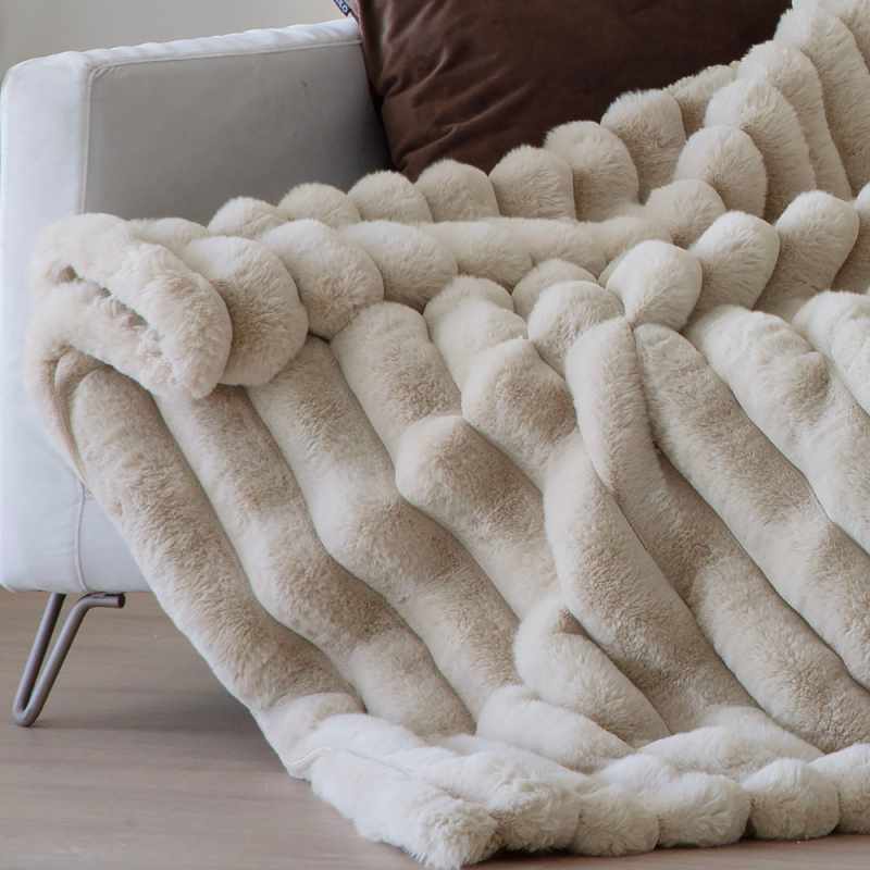 Manta plaid Antilo Bayron para sofá o cama, de venta online en Almacenes Julián Sánchez.